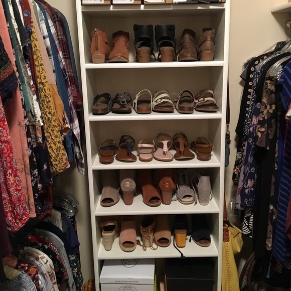 Meet your Posher! Please read๐ - Picture 2 of 5